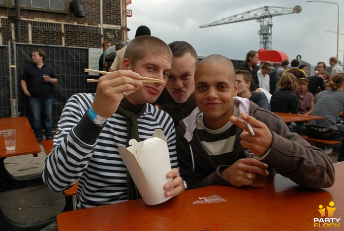 foto VOLTT loves summer, 27 augustus 2006, NDSM-Werf