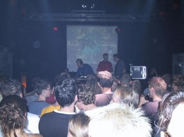 foto Basic Grooves, 12 september 2002, Atak, Enschede #27545