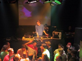 foto Basic Grooves, 12 september 2002, Atak, Enschede #27564