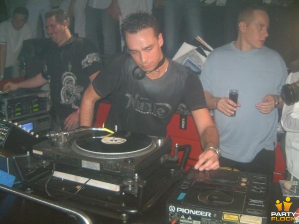 foto Bitte ein Beat!, 18 oktober 2002, Locomotion, met Isaac, Neophyte