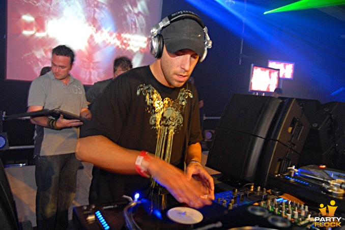 foto DJ Partyraiser, 28 april 2007, Amstelborgh / Borchland Hallen, met Nosferatu