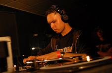 Foto's, DJ Partyraiser, 28 april 2007, Amstelborgh / Borchland Hallen, Amsterdam