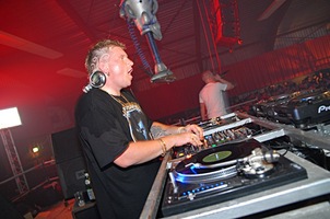 foto DJ Partyraiser, 28 april 2007, Amstelborgh / Borchland Hallen, Amsterdam #328164