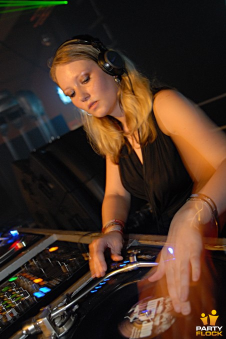 foto DJ Partyraiser, 28 april 2007, Amstelborgh / Borchland Hallen, met Miss Hysteria