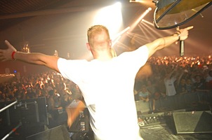 foto DJ Partyraiser, 28 april 2007, Amstelborgh / Borchland Hallen, Amsterdam #328180