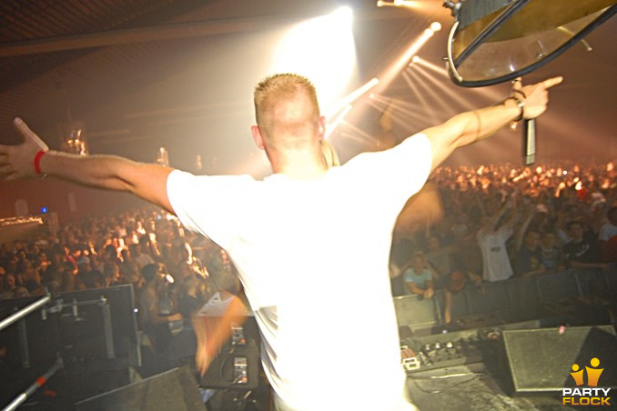 foto DJ Partyraiser, 28 april 2007, Amstelborgh / Borchland Hallen, met Da Syndrome