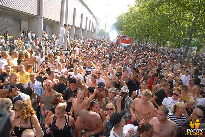 foto FFWD Fit for Free Dance Parade, 11 augustus 2007, Centrum Rotterdam