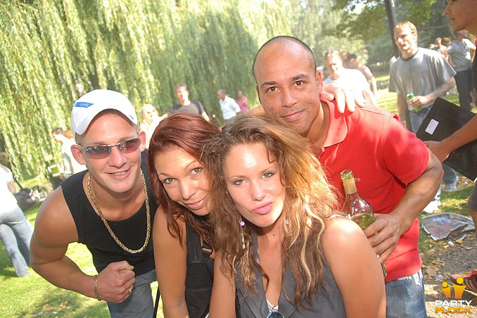 foto FFWD Fit for Free Dance Parade, 11 augustus 2007, Centrum Rotterdam