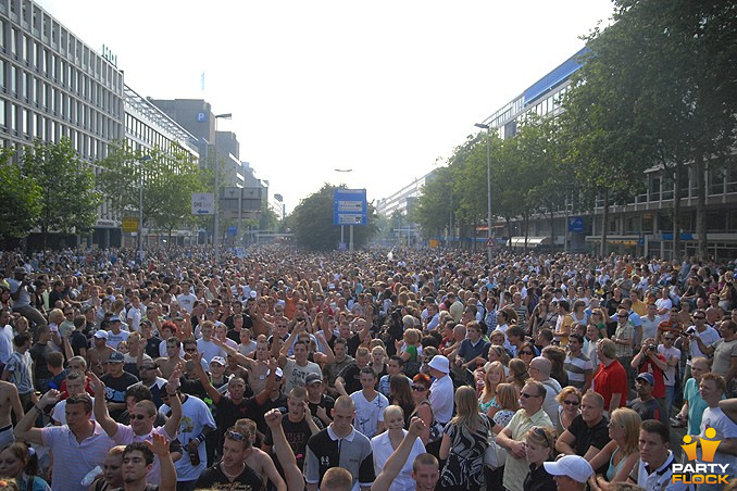 foto FFWD Fit for Free Dance Parade, 11 augustus 2007, Centrum Rotterdam