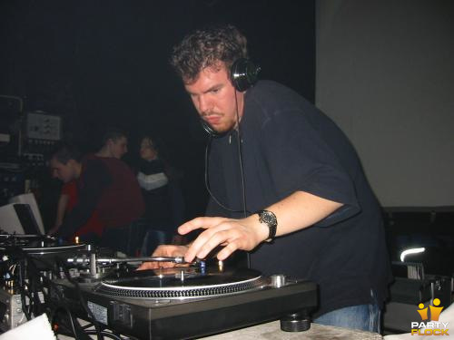 foto Basic Grooves, 24 januari 2002, Atak, met Symmetric