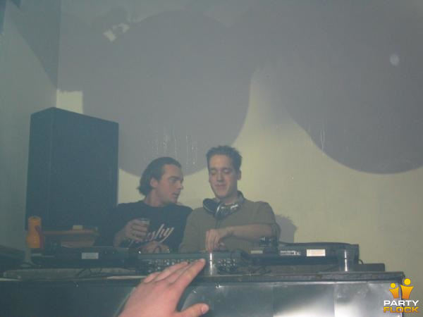 foto Qlubtempo #14, 18 januari 2003, Hemkade, met Haze & Abyss