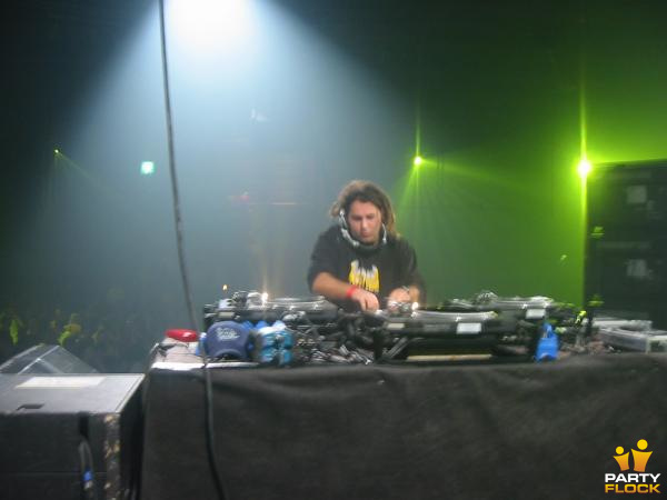 foto Hard Bass, 8 februari 2003, Statenhal, met Daniele Mondello