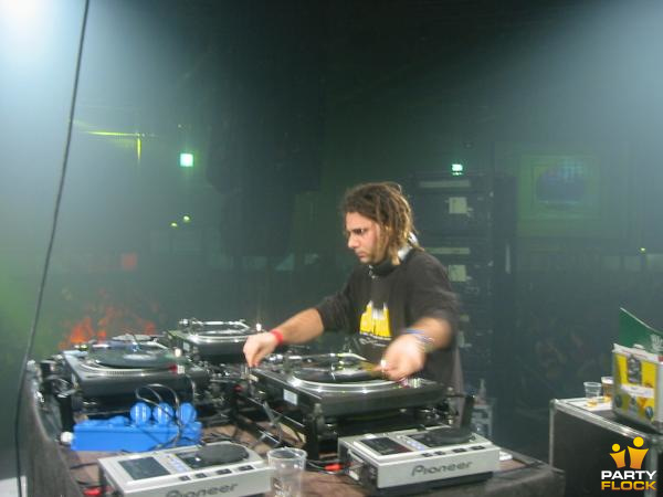 foto Hard Bass, 8 februari 2003, Statenhal, met Daniele Mondello