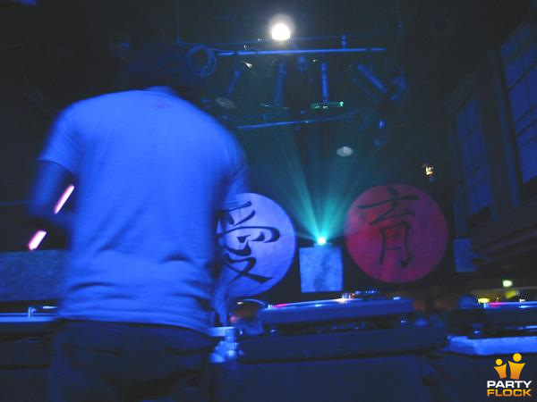 foto Basic Grooves, 3 april 2003, Atak, Enschede, met Steve Rachmad