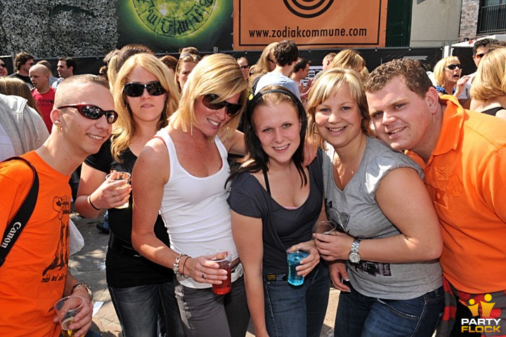 foto Queensday Festival '09, 30 april 2009, Lichtplein