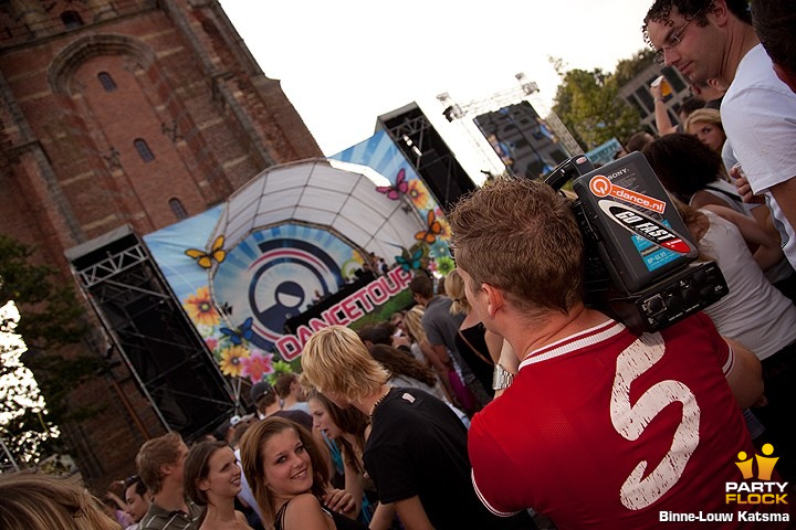 foto Dancetour Leeuwarden 2009, 5 juli 2009, Oldehoofsterkerkhof