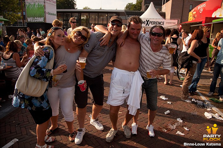 foto Dancetour Leeuwarden 2009, 5 juli 2009, Oldehoofsterkerkhof