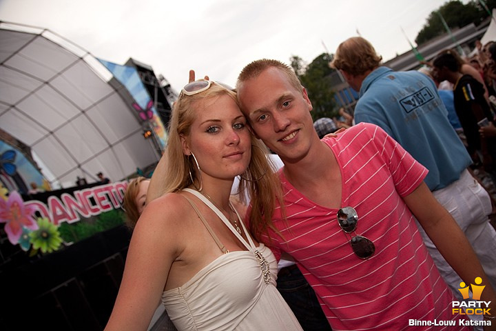 foto Dancetour Leeuwarden 2009, 5 juli 2009, Oldehoofsterkerkhof