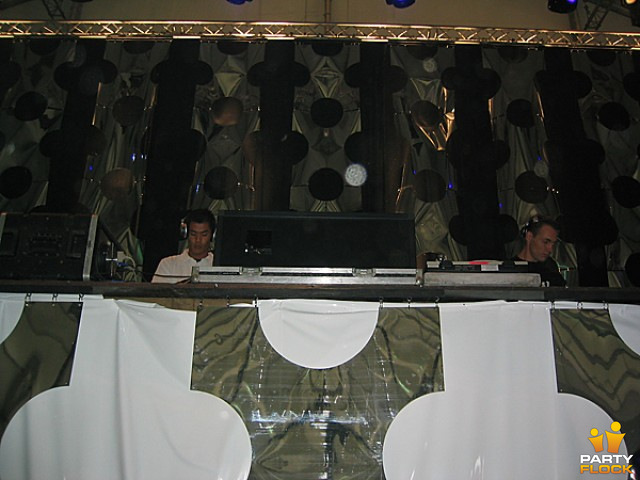 foto Awakenings Festival, 5 juli 2003, Spaarnwoude, deelplan Houtrak, met Deimos, Yoyok