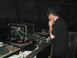 foto Awakenings Festival, 5 juli 2003, Spaarnwoude, deelplan Houtrak, Halfweg #54855