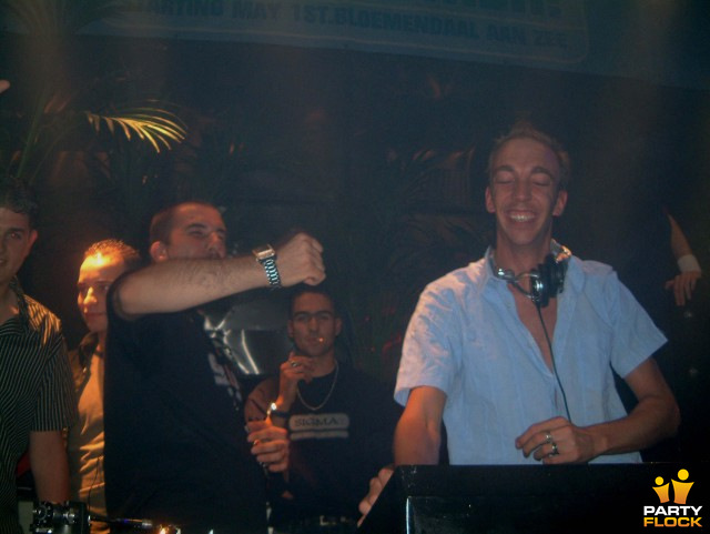 foto Super Marco May & Deepack's Birthday Party, 5 juli 2003, Hemkade, met Deaz D