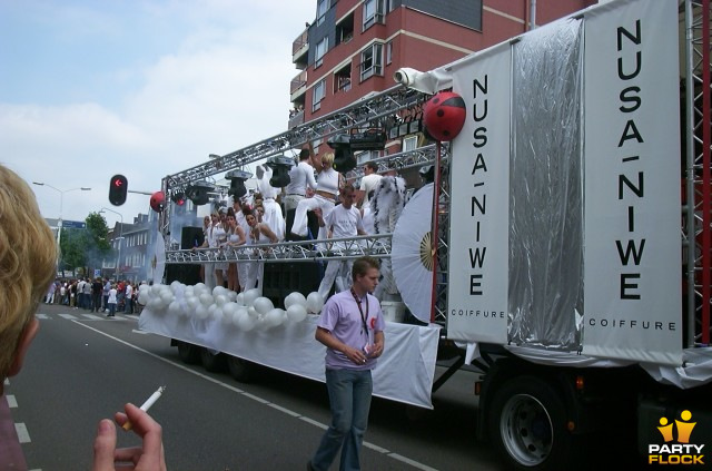 foto Limburg Love Parade 2003, 6 juli 2003, Markt