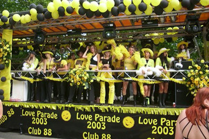 foto Limburg Love Parade 2003, 6 juli 2003, Markt, Geleen #55681