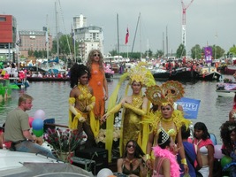 foto Amsterdam Pride Parade, 2 augustus 2003, Centrum Amsterdam, Amsterdam #57717