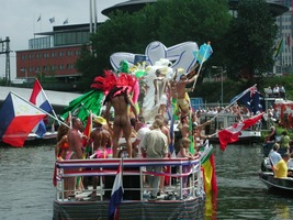 foto Amsterdam Pride Parade, 2 augustus 2003, Centrum Amsterdam, Amsterdam #57719