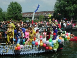 foto Amsterdam Pride Parade, 2 augustus 2003, Centrum Amsterdam, Amsterdam #57735