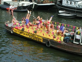 foto Amsterdam Pride Parade, 2 augustus 2003, Centrum Amsterdam, Amsterdam #57745