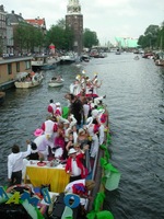 foto Amsterdam Pride Parade, 2 augustus 2003, Centrum Amsterdam, Amsterdam #57750