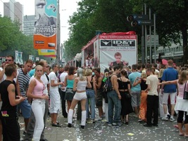 foto FFWD Dance Parade, 9 augustus 2003, Centrum Rotterdam, Rotterdam #58205