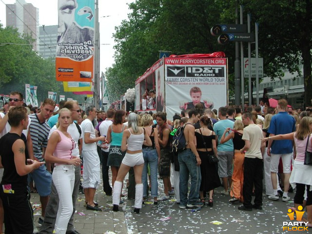 foto FFWD Dance Parade, 9 augustus 2003, Centrum Rotterdam