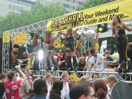 foto FFWD Dance Parade, 9 augustus 2003, Centrum Rotterdam, Rotterdam #58213
