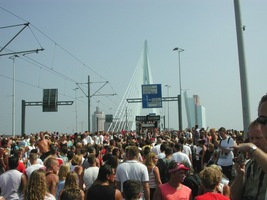 foto FFWD Dance Parade, 9 augustus 2003, Centrum Rotterdam, Rotterdam #58225