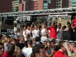 foto FFWD Dance Parade, 9 augustus 2003, Centrum Rotterdam, Rotterdam #58240