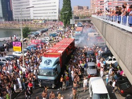 foto FFWD Dance Parade, 9 augustus 2003, Centrum Rotterdam, Rotterdam #58363