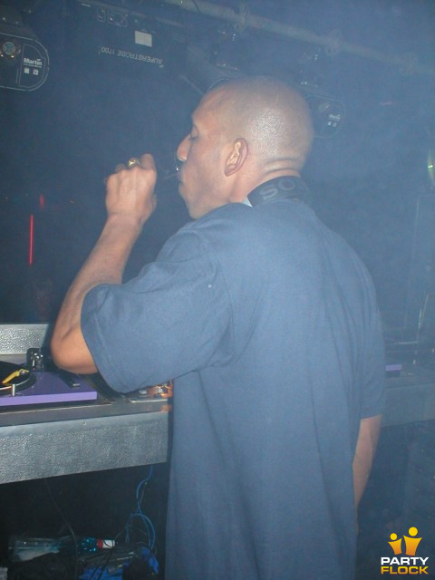 foto FFWD Afterparty, 9 augustus 2003, Ministry of Dance, met The Darkraver