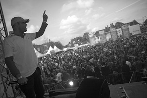 foto Queensday Outdoor 2010, 30 april 2010, Oldehoofsterkerkhof, Leeuwarden #585916