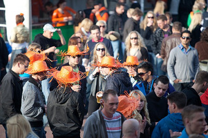 foto Queensday Outdoor 2010, 30 april 2010, Oldehoofsterkerkhof, Leeuwarden #585918