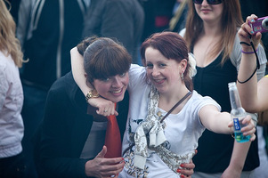 foto Queensday Outdoor 2010, 30 april 2010, Oldehoofsterkerkhof, Leeuwarden #585921