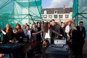 foto Queensday Outdoor 2010, 30 april 2010, Oldehoofsterkerkhof, Leeuwarden #585931