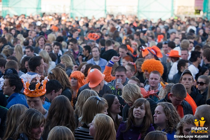 foto Queensday Outdoor 2010, 30 april 2010, Oldehoofsterkerkhof