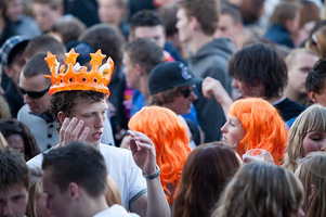 foto Queensday Outdoor 2010, 30 april 2010, Oldehoofsterkerkhof, Leeuwarden #585957