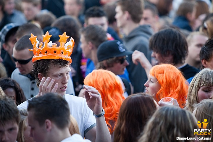 Foto's Queensday Outdoor 2010, 30 april 2010, Oldehoofsterkerkhof, Leeuwarden