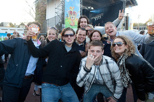 foto Queensday Outdoor 2010, 30 april 2010, Oldehoofsterkerkhof, Leeuwarden #585975