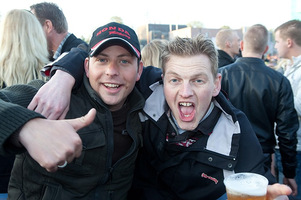 foto Queensday Outdoor 2010, 30 april 2010, Oldehoofsterkerkhof, Leeuwarden #585986