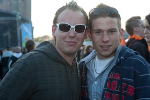 foto Queensday Outdoor 2010, 30 april 2010, Oldehoofsterkerkhof, Leeuwarden #586004