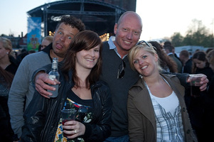 foto Queensday Outdoor 2010, 30 april 2010, Oldehoofsterkerkhof, Leeuwarden #586051